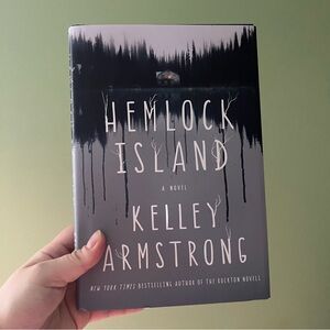 📚 4/25$ 📚 Hemlock Island by Kelley Armstrong Hardcover | Booktok